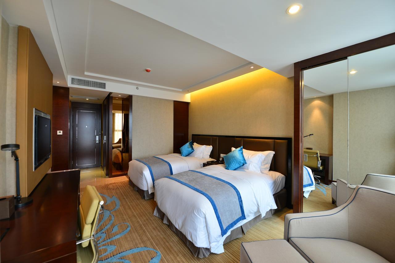 Chengdu Rising Butterfly Hotel Exterior photo